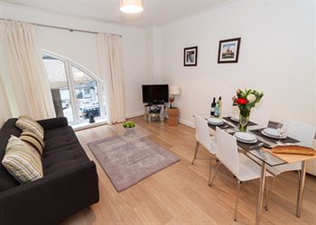 Monument Street Apartment - United Kingdom - London