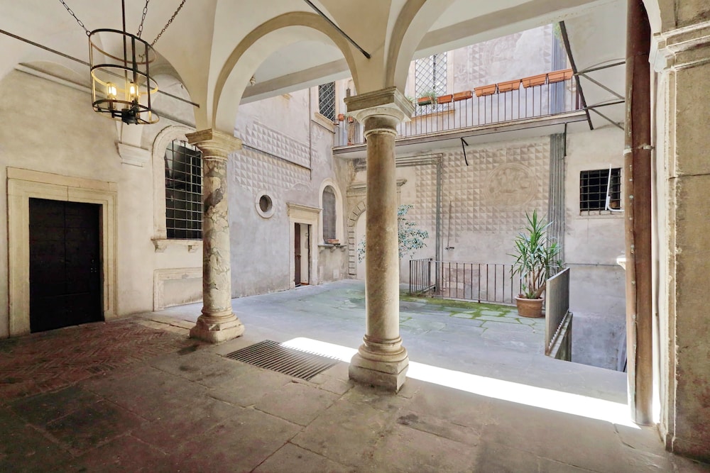 Piazza Navona Contemporary Luxury Terrace - HOV 51584