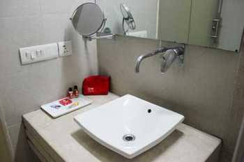 OYO 557 Hotel Lavish Inn - India - New Delhi