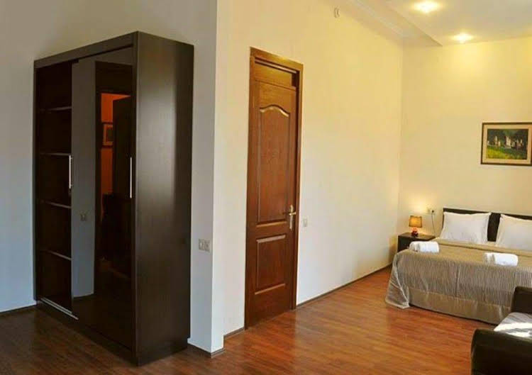 GOLD STAR - Georgia - Tbilisi
