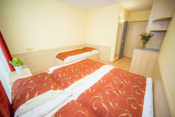 WESTBAHNHOF HOSTEL ONE - Austria - Vienna