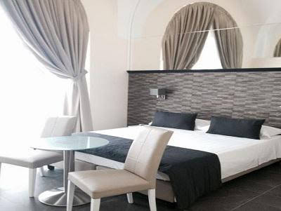BOUTIQUE HOTEL PIAZZA CARITA - Italy - Naples
