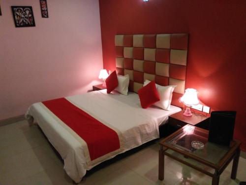 The Brawny - India - New Delhi