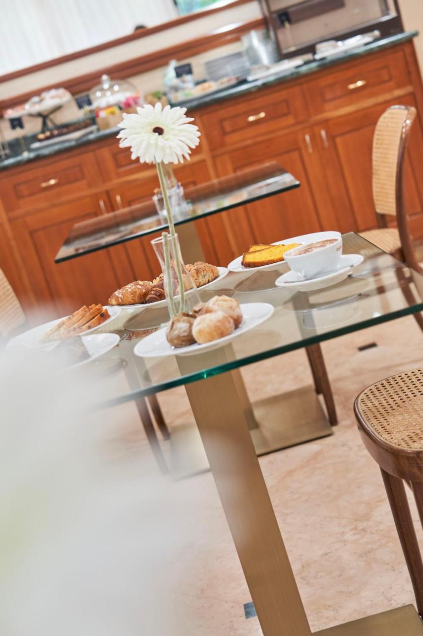 Cyrano - Italy - Milan