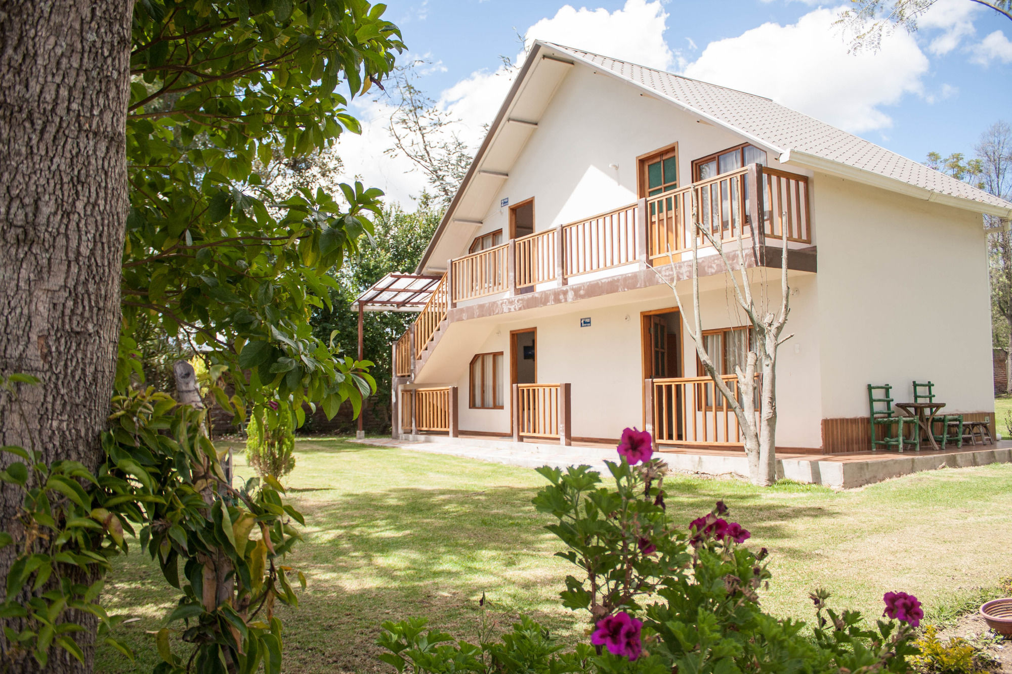 AIRPORT GARDEN HOSTERIA - Ecuador - Quito