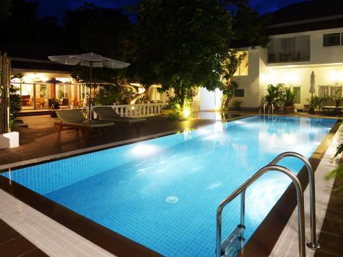 SKYLINE BOUTIQUE - Cambodia - Phnom Penh