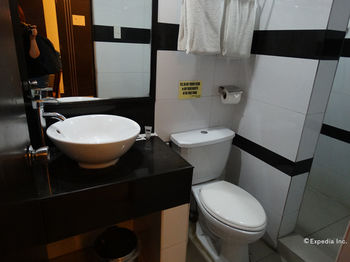 SILVER OAKS SUITE HOTEL - Philippines - Manila