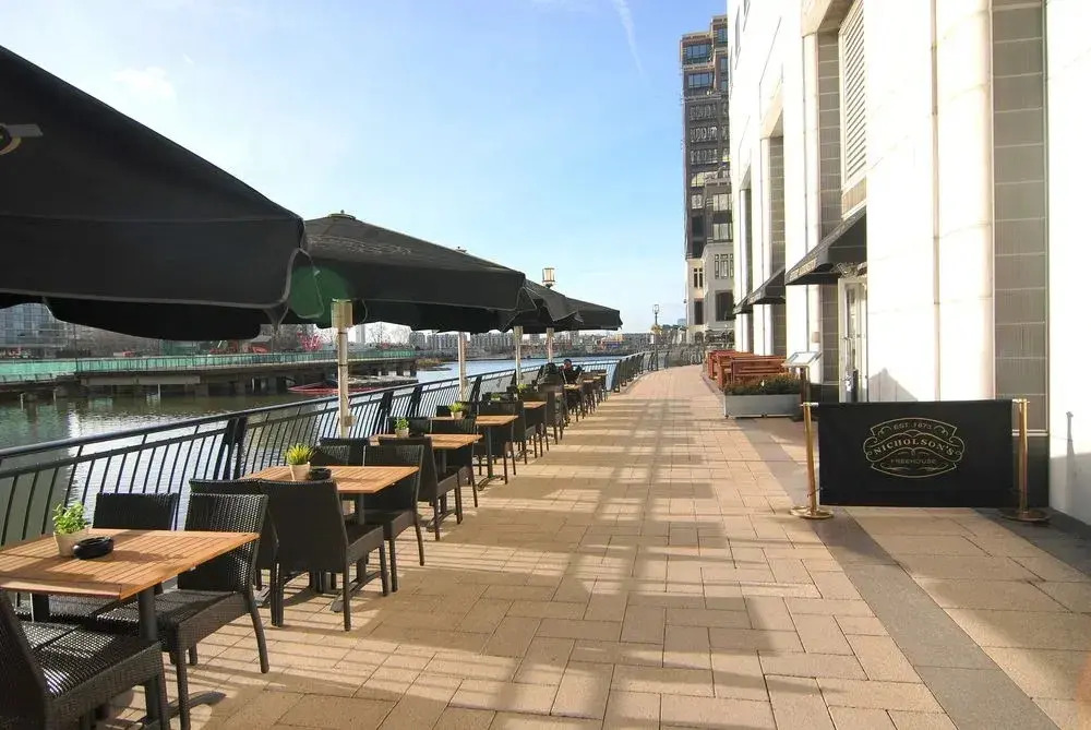 Modern 2 bed apartment in London - RGB 65388 - United Kingdom - London