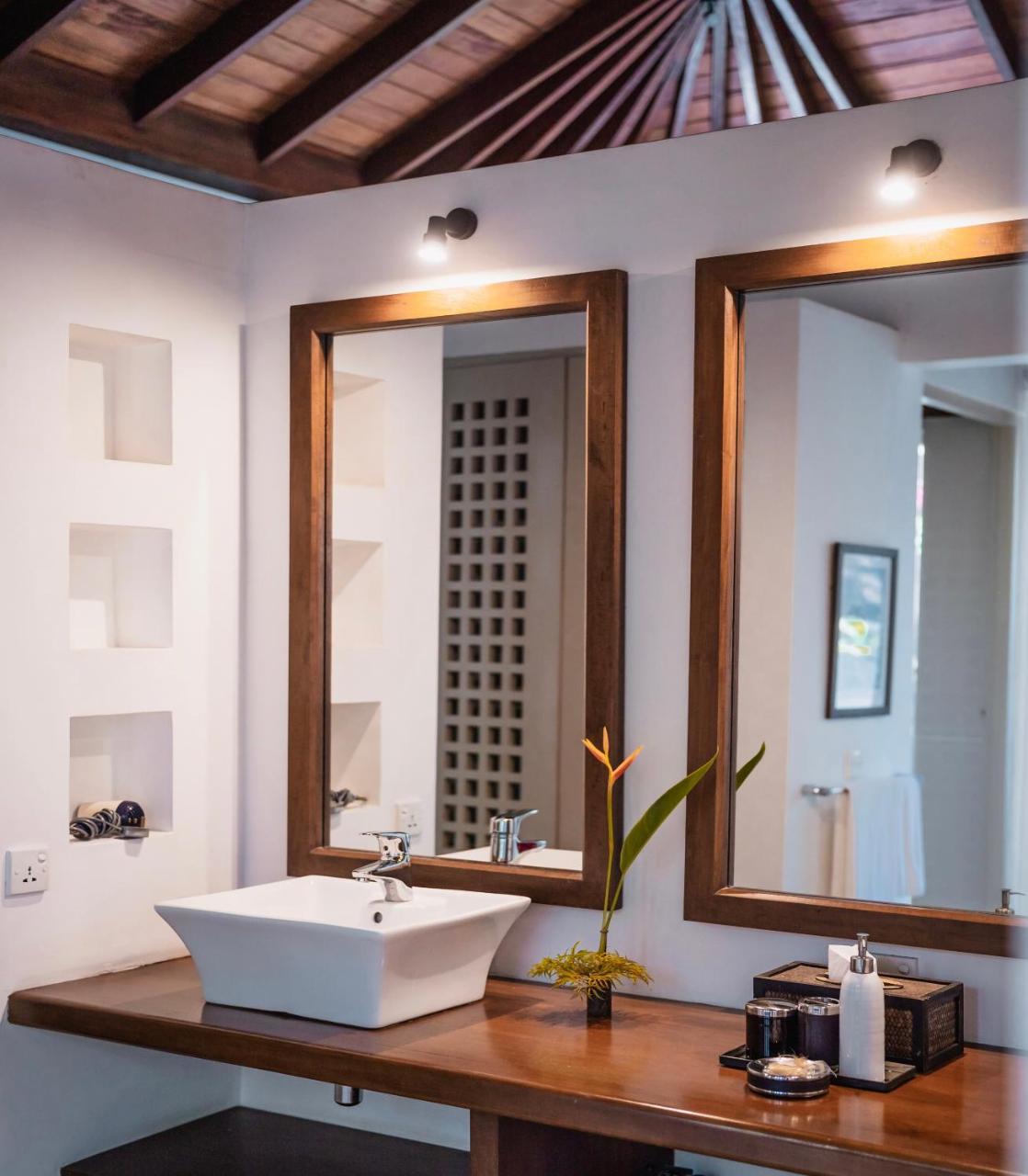 Elysium - Sri Lanka - Unawatuna