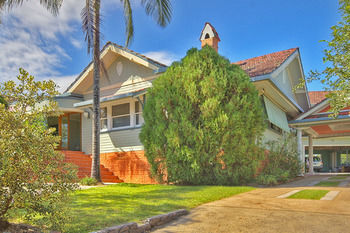 MELVILLE HOUSE