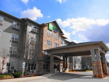 HOLIDAY INN EXPRESS & SUITES CHICAGO WEST-ROSELLE