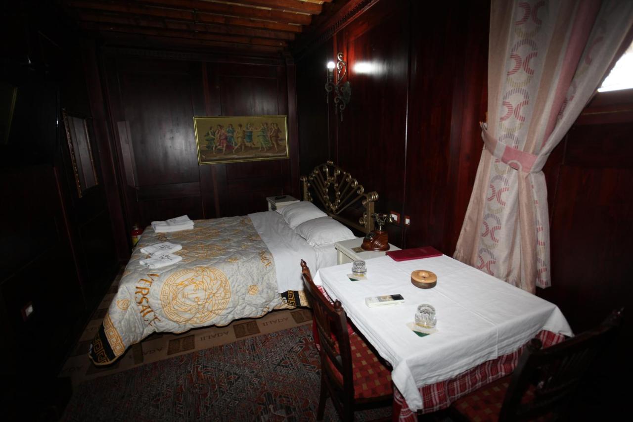 Iliada - Albania - Tirana