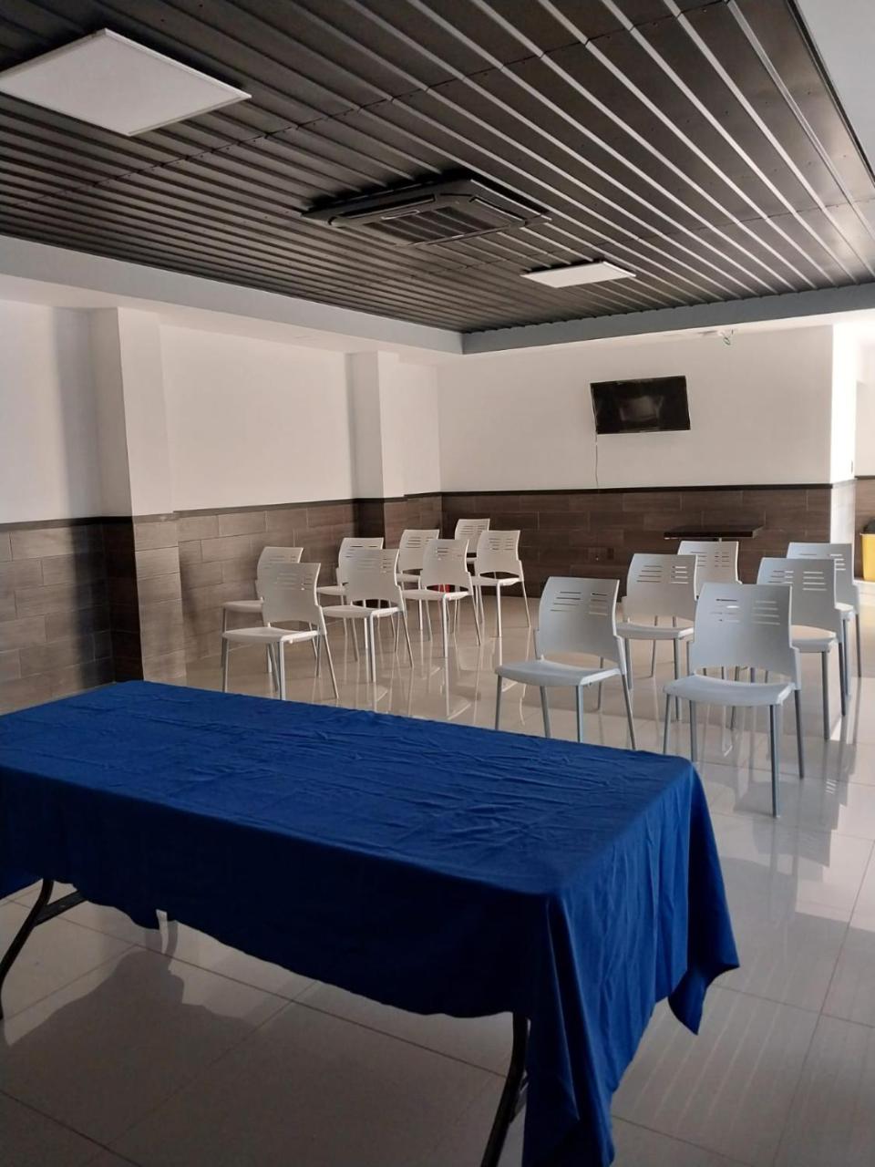 Beverly Hills: Hotel and Business - El Salvador - San Salvador