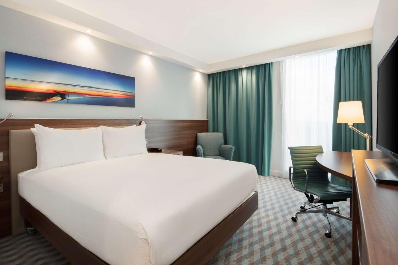 Hampton by Hilton London Stansted Airport - United Kingdom - London