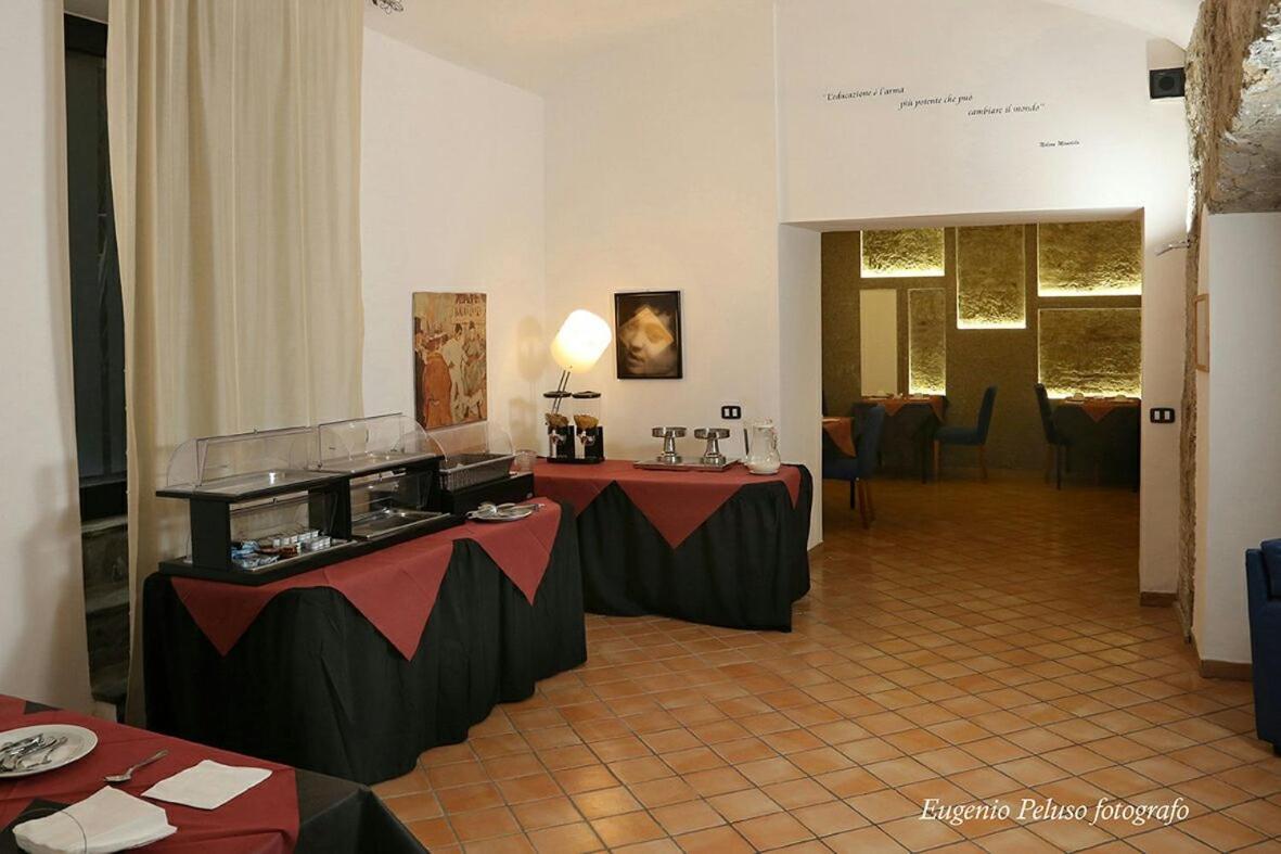 Caravaggio Hotel - Italy - Naples