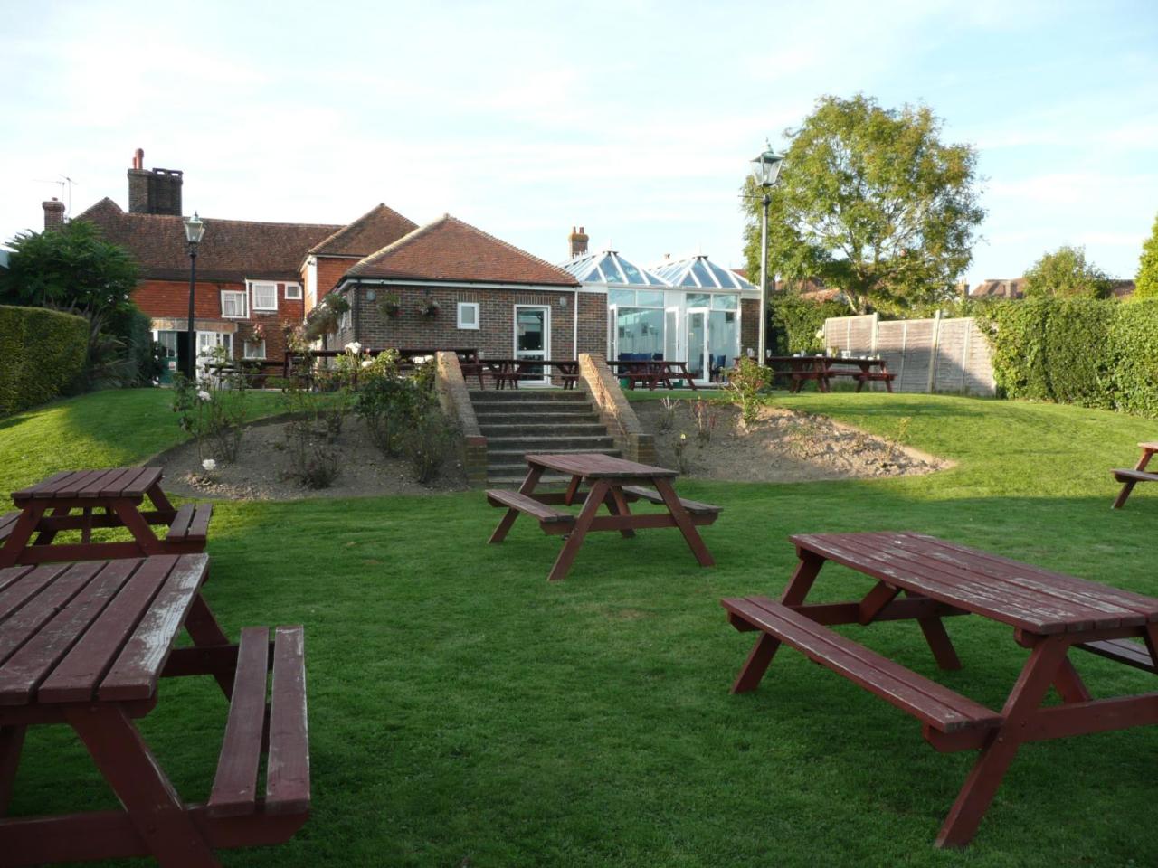 The Bear Inn and Burwash Motel - United Kingdom - London