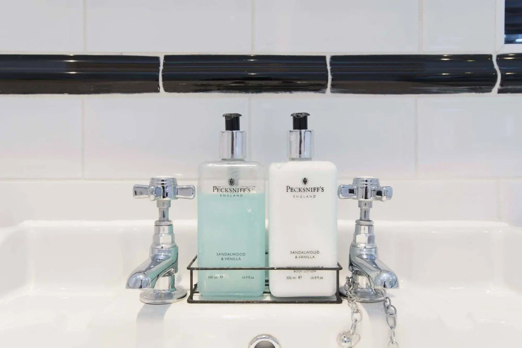 Veeve - Hammersmith - United Kingdom - London
