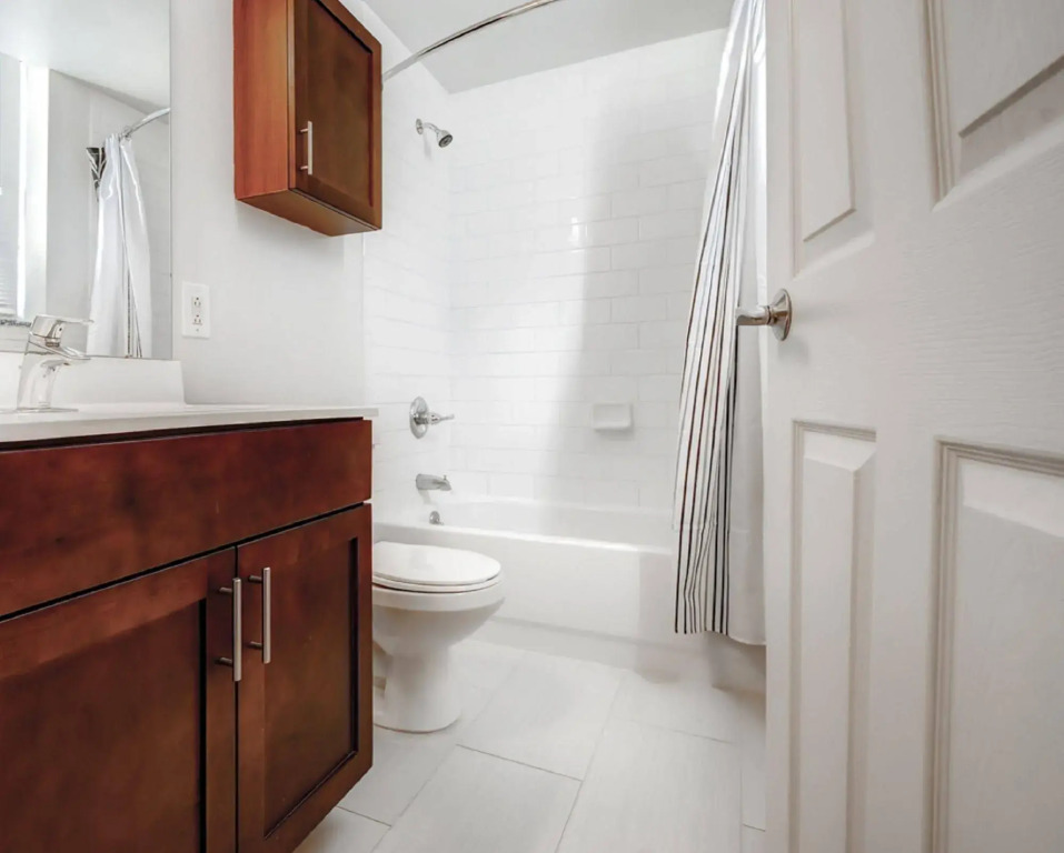 Global Luxury Suites at Tiverton Ave - United States - Los Angeles