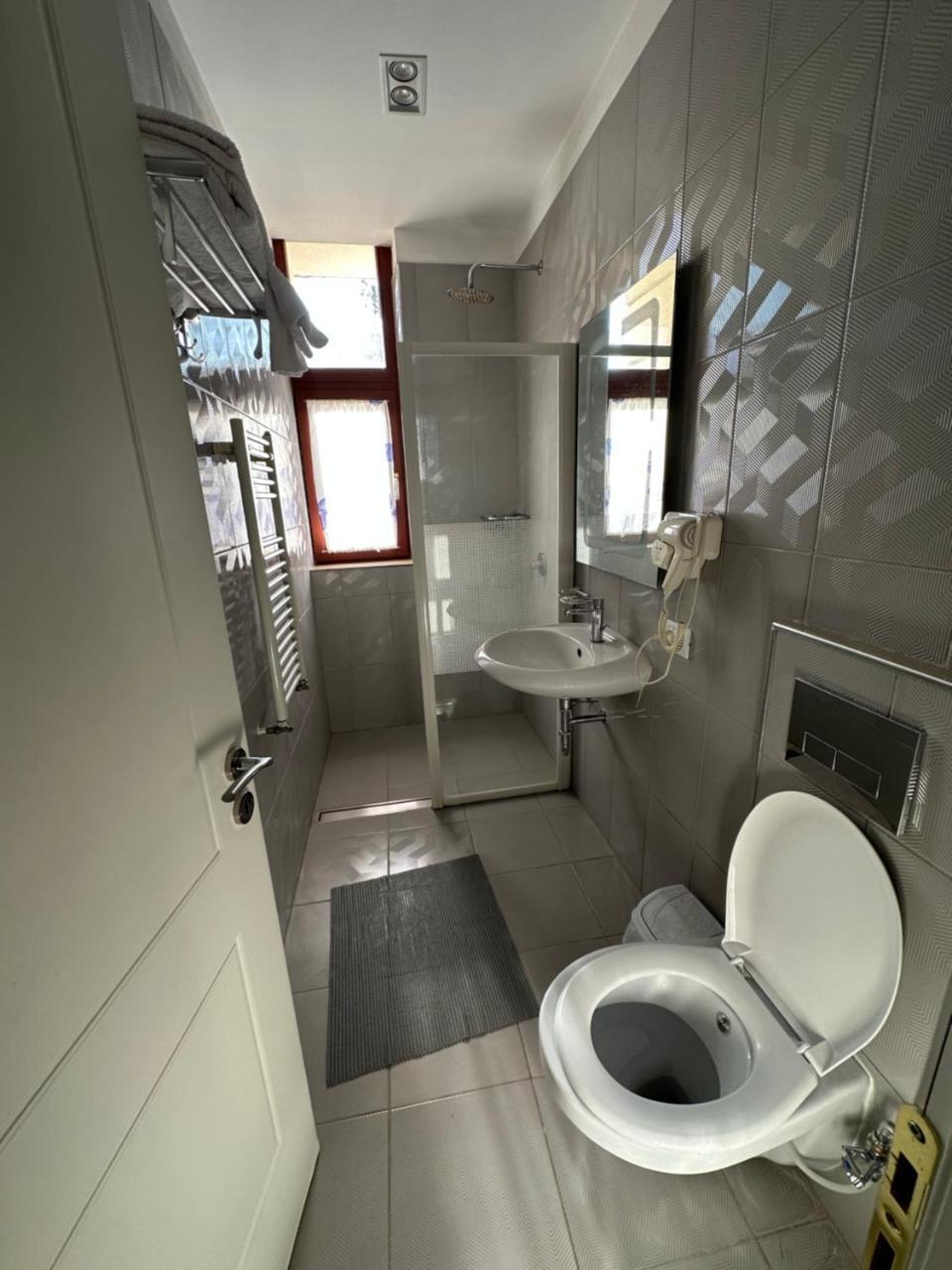 Hotel Gjallica - Albania - Tirana