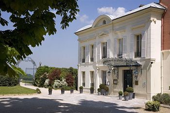 Pavillon Henri IV - France - Paris