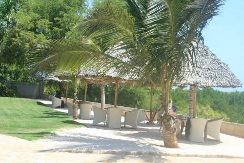Tanga Beach Resort  Spa
