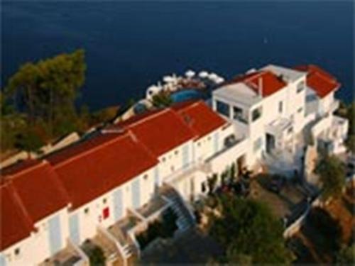 KIVO HOTEL AND SUITES