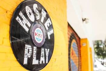 Play Hostel