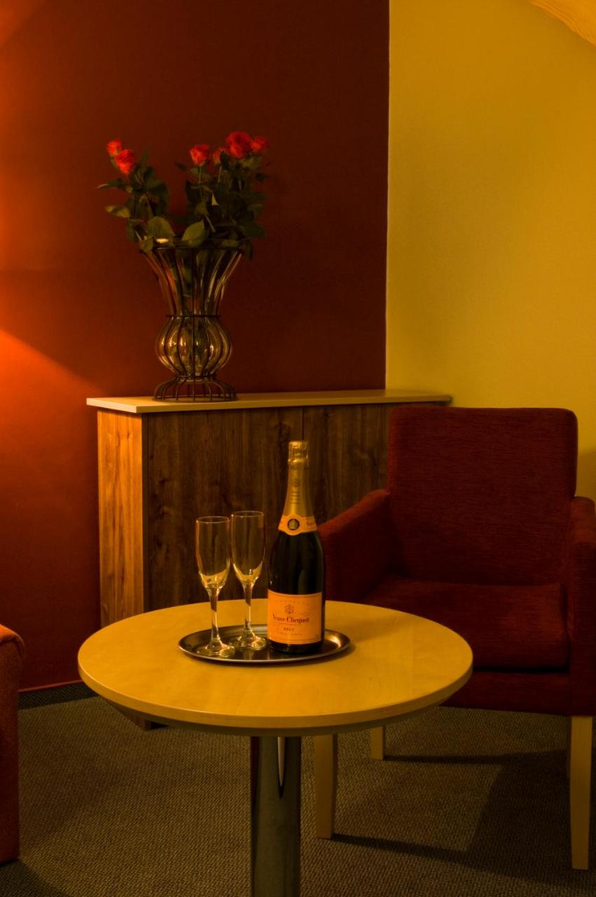 Hotel Chvalsk? Tvrz - Czech Republic - Prague