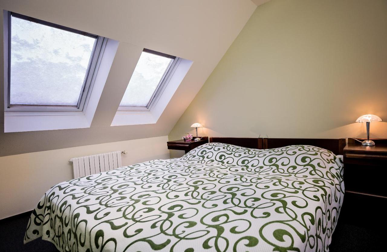 Bona Serva - Czech Republic - Prague