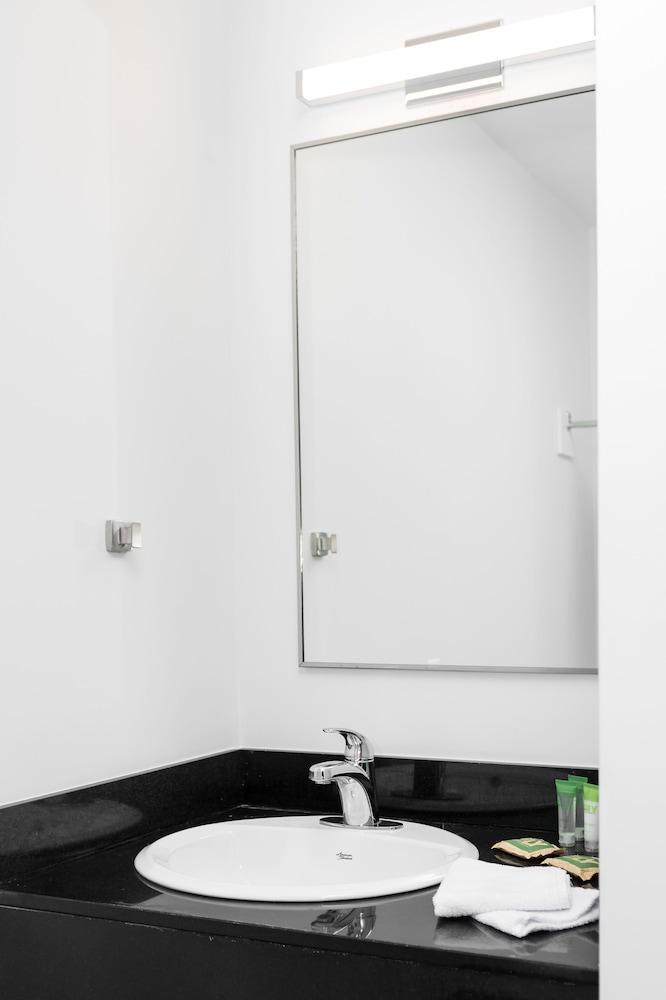 Holiday Inn Midtown - Canada - Montreal