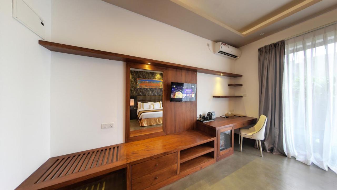 Golden Pearl Tangalle Beach - Sri Lanka - Tangalle