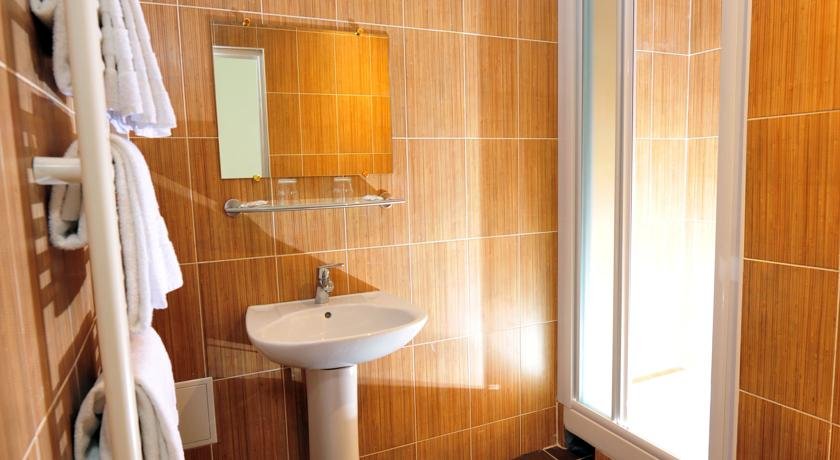 LE VICTOR HUGO - France - Paris